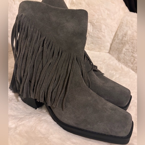 Steve Madden Pia Fringe Suede Ankle Boots - Gray Brand New - Picture 3 of 4